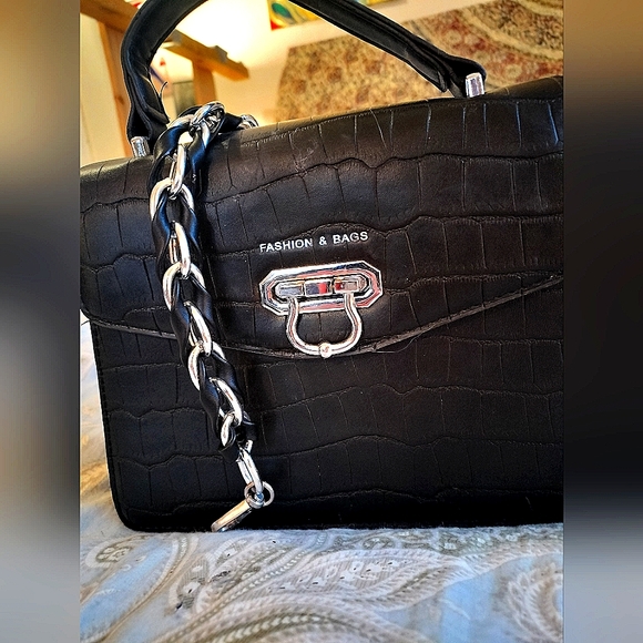 Gator Clutch w/ optional strap - Picture 7 of 11